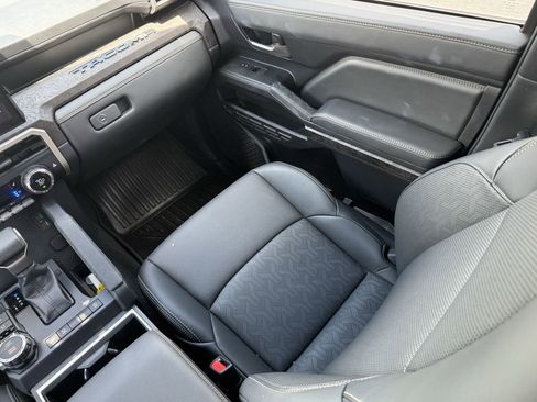 Used 2025 Toyota Tacoma Limited AWD/4WD image 27