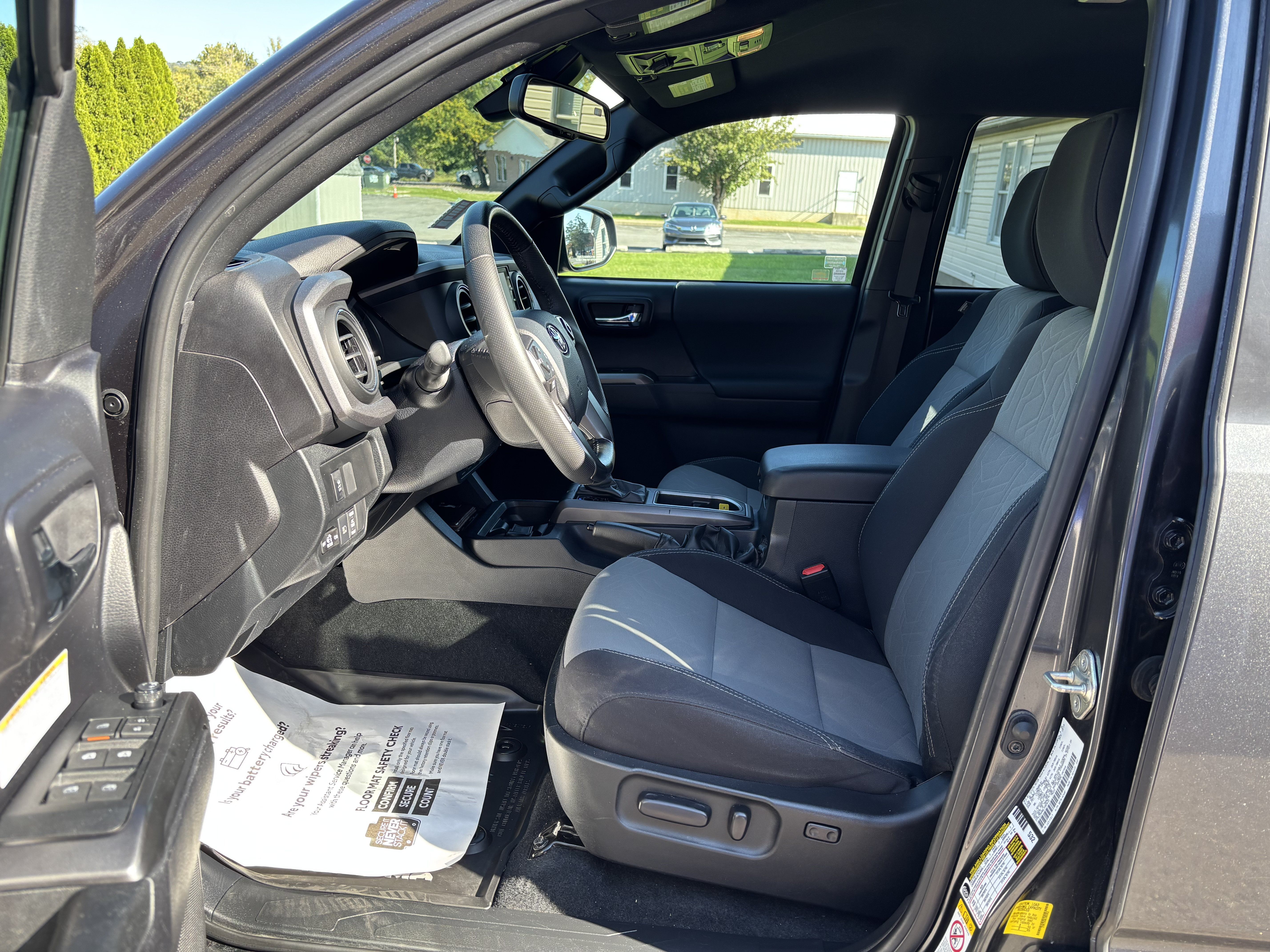 Used 2020 Toyota Tacoma TRD Off-Road AWD/4WD image 12