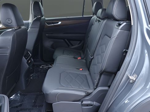 Certified 2025 Volkswagen Atlas SE AWD/4WD image 15