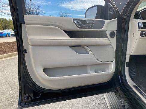 Used 2020 Lincoln Navigator Reserve image 20