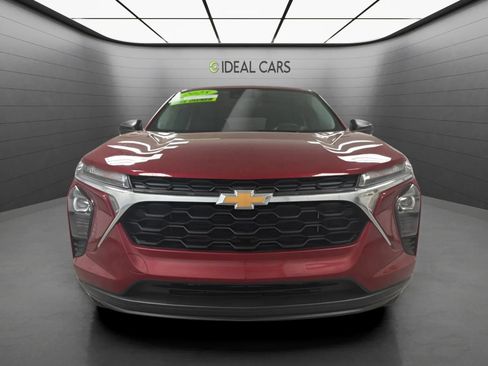 Used 2025 Chevrolet Trax LS FWD image 2