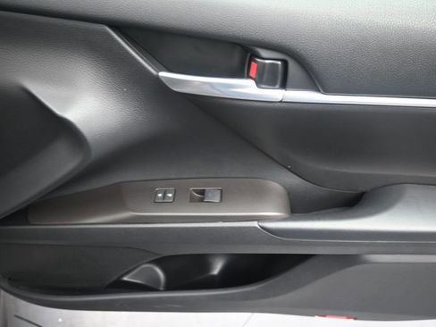 Used 2024 Toyota Camry SE image 16