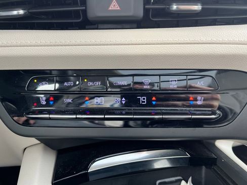 Used 2023 Buick Envision Avenir image 13