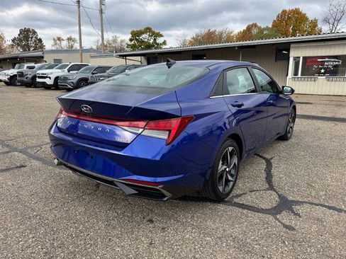 Used 2021 Hyundai Elantra Limited image 6