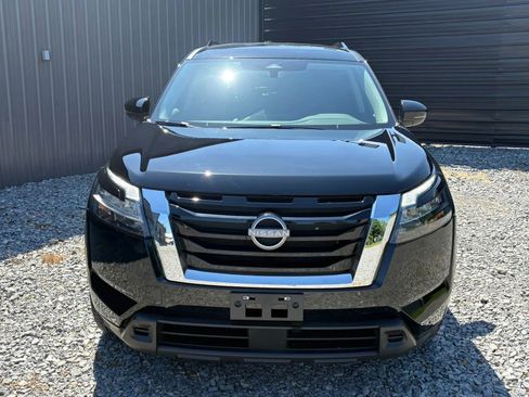 Used 2025 Nissan Pathfinder SV FWD image 2