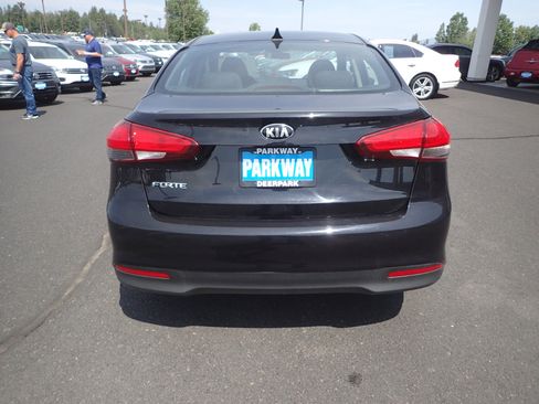 Used 2017 Kia Forte LX image 4