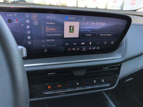 Used 2025 Buick Envision Preferred AWD/4WD image 13