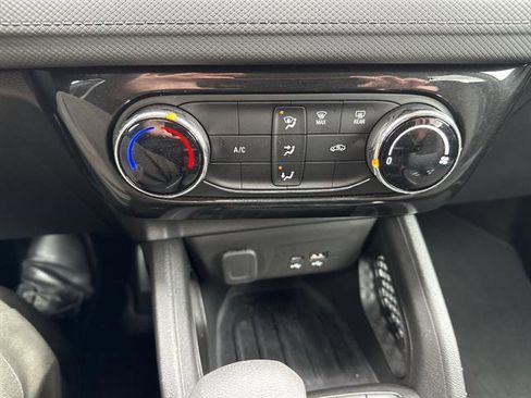 Certified 2025 Chevrolet TrailBlazer LT FWD image 45