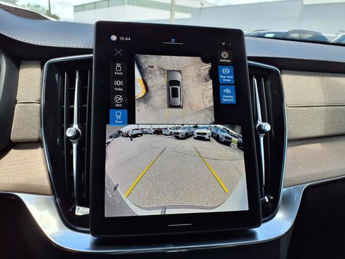 Certified 2025 Volvo XC90 T8 Plus AWD/4WD image 28