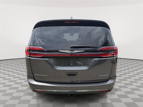 Used 2021 Chrysler Pacifica Limited w/ Premium & Safety Sphere Group FWD image 4