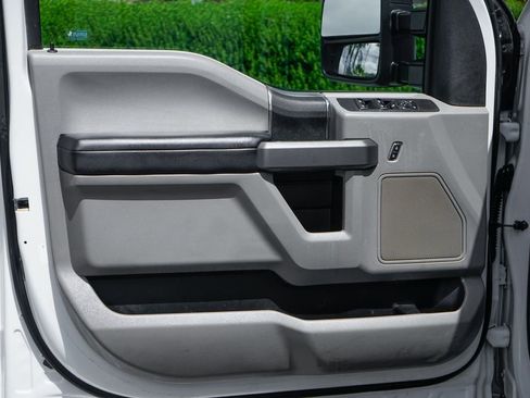 Used 2017 Ford F250 XLT AWD/4WD image 14