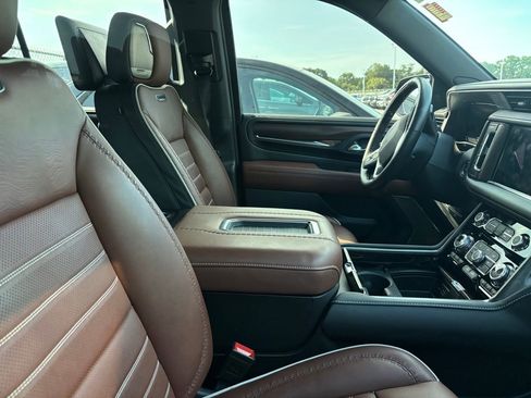 Used 2024 GMC Yukon Denali Ultimate AWD/4WD image 8