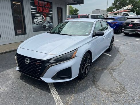 Used 2024 Nissan Altima 2.5 SR FWD image 2