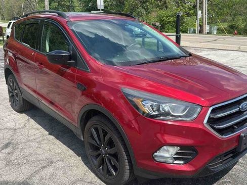 Used 2017 Ford Escape SE w/ Equipment Group 201A AWD/4WD image 2