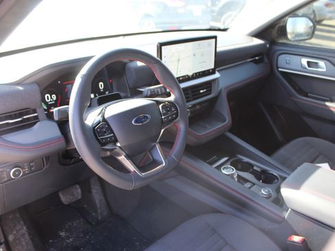Used 2025 Ford Explorer ST-Line w/ Premium Package image 10