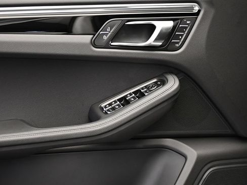 Certified 2026 Porsche Macan Turbo AWD/4WD image 35