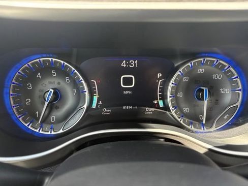 Used 2023 Chrysler Pacifica Touring-L FWD image 12