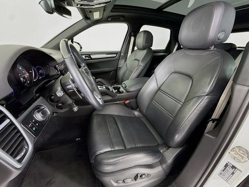 Certified 2023 Porsche Cayenne Platinum Edition AWD/4WD image 5