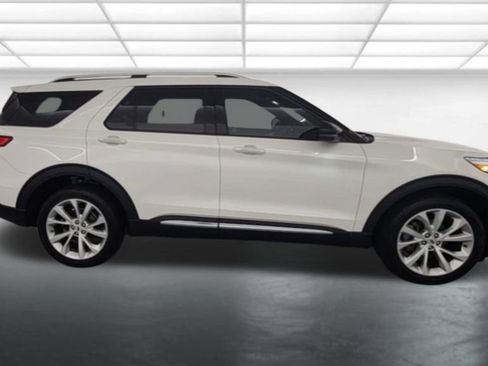 Used 2023 Ford Explorer Platinum w/ Premium Technology Package image 11