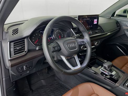 Used 2021 Audi Q5 Premium w/ Convenience Package image 12