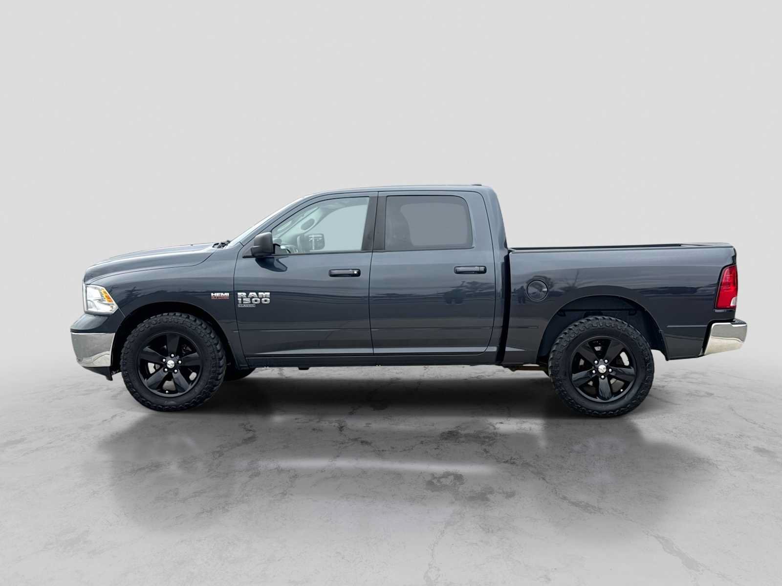 Used 2019 RAM 1500 Classic SLT AWD/4WD image 3