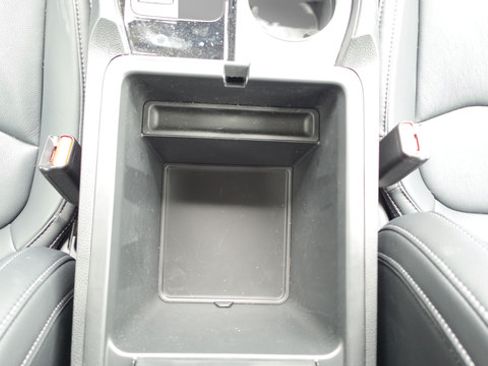 Used 2025 Honda Pilot Touring image 14