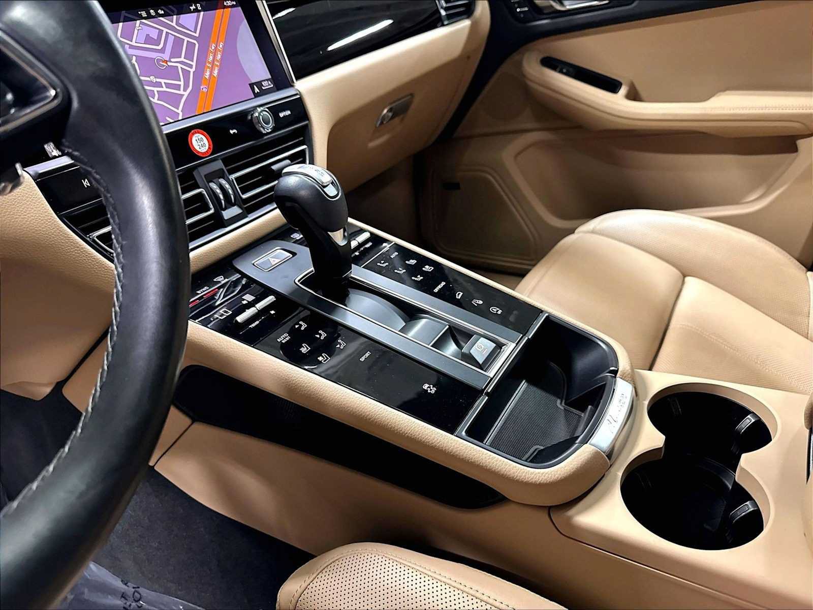 Used 2024 Porsche Macan AWD/4WD image 20