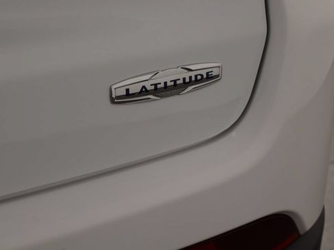 Used 2024 Jeep Compass Latitude AWD/4WD image 40
