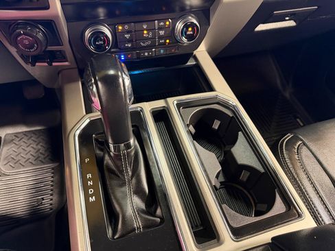Used 2019 Ford F150 Lariat w/ Equipment Group 502A Luxury AWD/4WD image 20