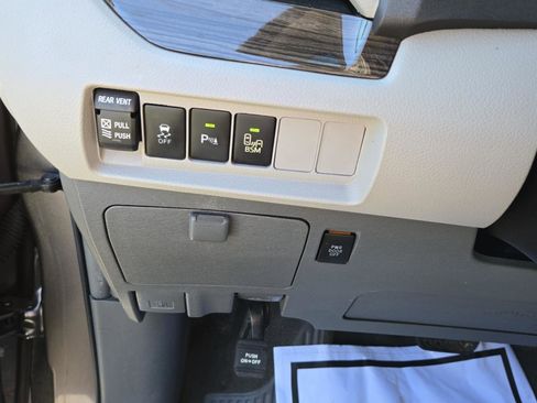 Used 2015 Toyota Sienna XLE w/ XLE Navigation Package image 21
