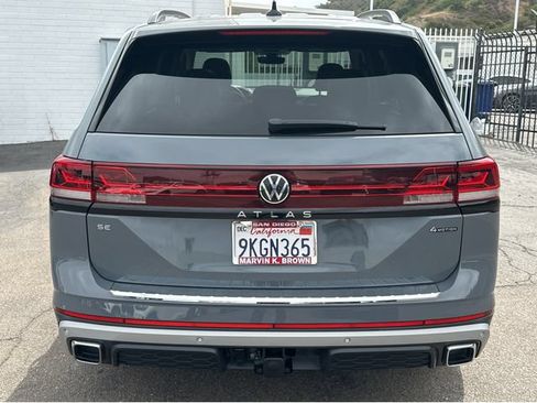 Used 2024 Volkswagen Atlas Peak Edition SE AWD/4WD image 12