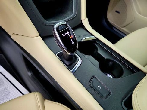 Used 2019 Cadillac XT5 FWD image 16