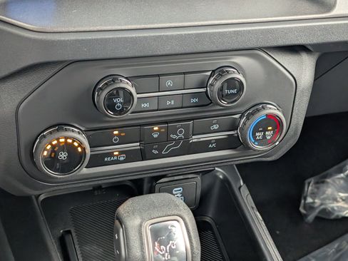 New 2025 Ford Bronco Base image 27