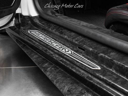 Used 2018 Lamborghini Huracan Performante AWD/4WD image 22