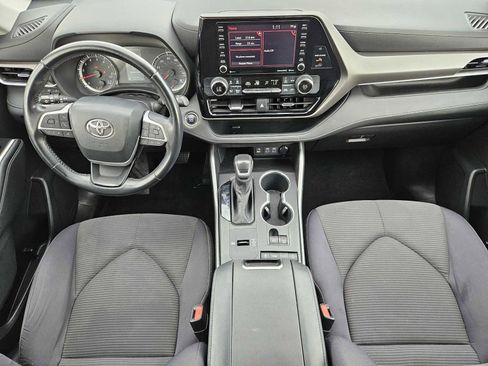 Used 2022 Toyota Highlander LE image 24