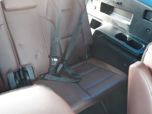 Used 2024 Kia Telluride EX w/ EX Captain's Chair Package image 23