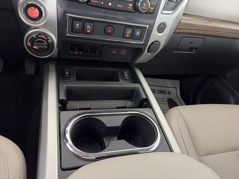 Used 2021 Nissan Titan SL w/ Moonroof Package AWD/4WD image 32