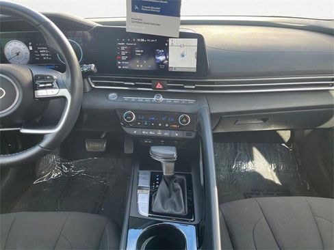 Certified 2024 Hyundai Elantra SEL w/ Convenience Package image 12