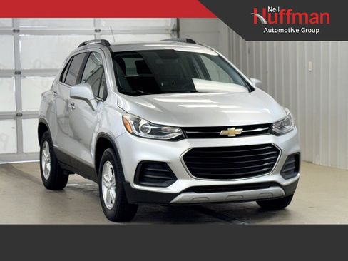 Used 2018 Chevrolet Trax LT w/ LT Convenience Package image 1