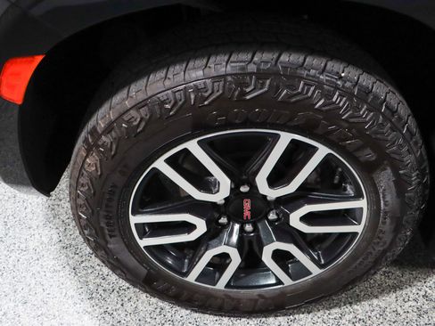 Used 2024 GMC Yukon XL AT4 w/ Technology Package image 11