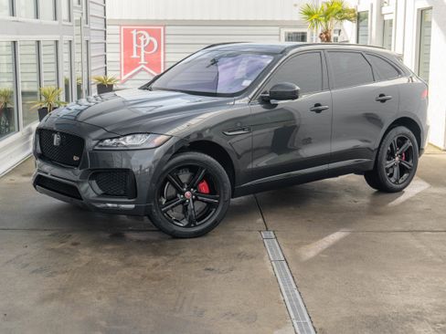 Used 2017 Jaguar F-PACE S image 2