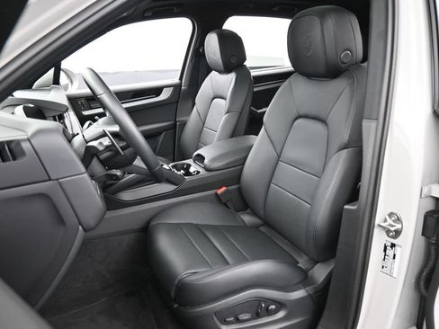 Certified 2025 Porsche Cayenne S AWD/4WD image 5
