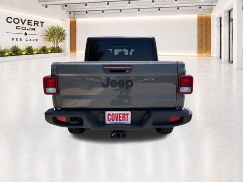 Used 2023 Jeep Gladiator Mojave AWD/4WD image 10