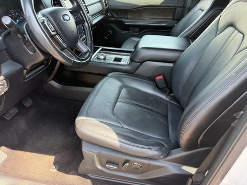 Used 2018 Ford Expedition Limited w/ Equipment Group 301A RWD image 15