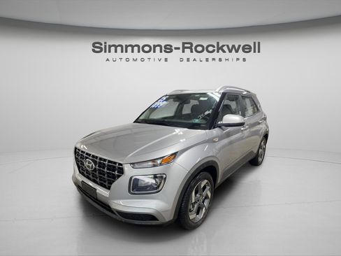 Used 2025 Hyundai Venue SEL FWD image 1
