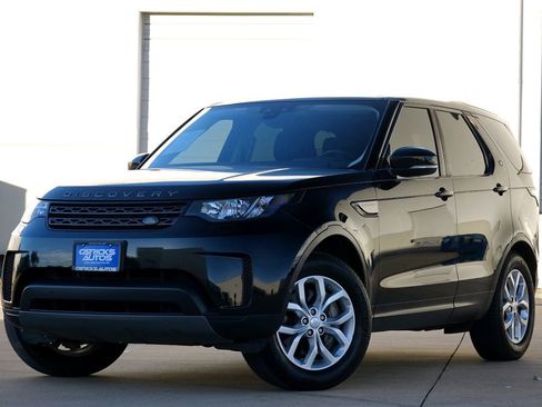 Used 2018 Land Rover Discovery SE image 2