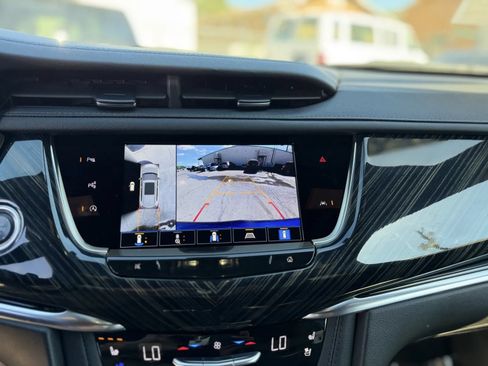 Used 2025 Cadillac XT6 Premium Luxury w/ Technology Package AWD/4WD image 31
