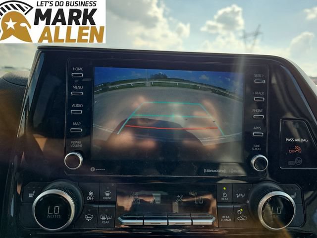Used 2021 Toyota Highlander XLE AWD/4WD image 14