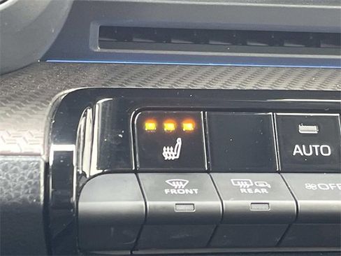 Used 2025 Toyota Prius XLE image 33