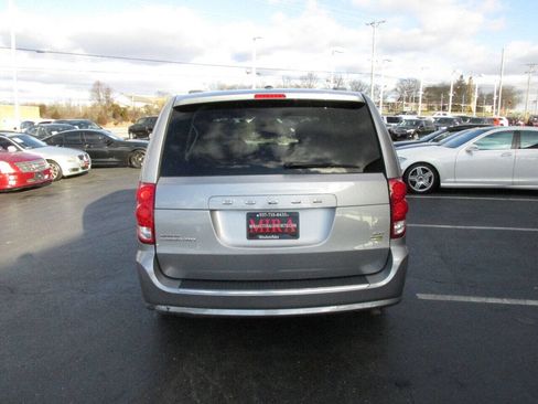 Used 2017 Dodge Grand Caravan SXT FWD image 8
